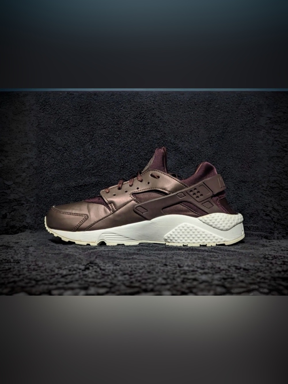 Nike Air Huarache Run tennis shoes metallic mahogany 9